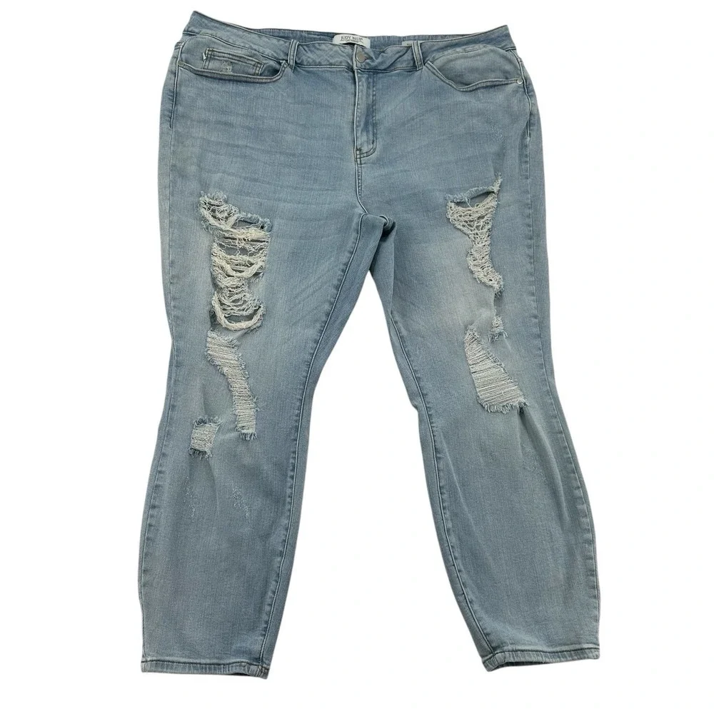 Judy Blue Light Wash Distressed Boyfriend Fit Jeans Grunge Revival Women Plus 24